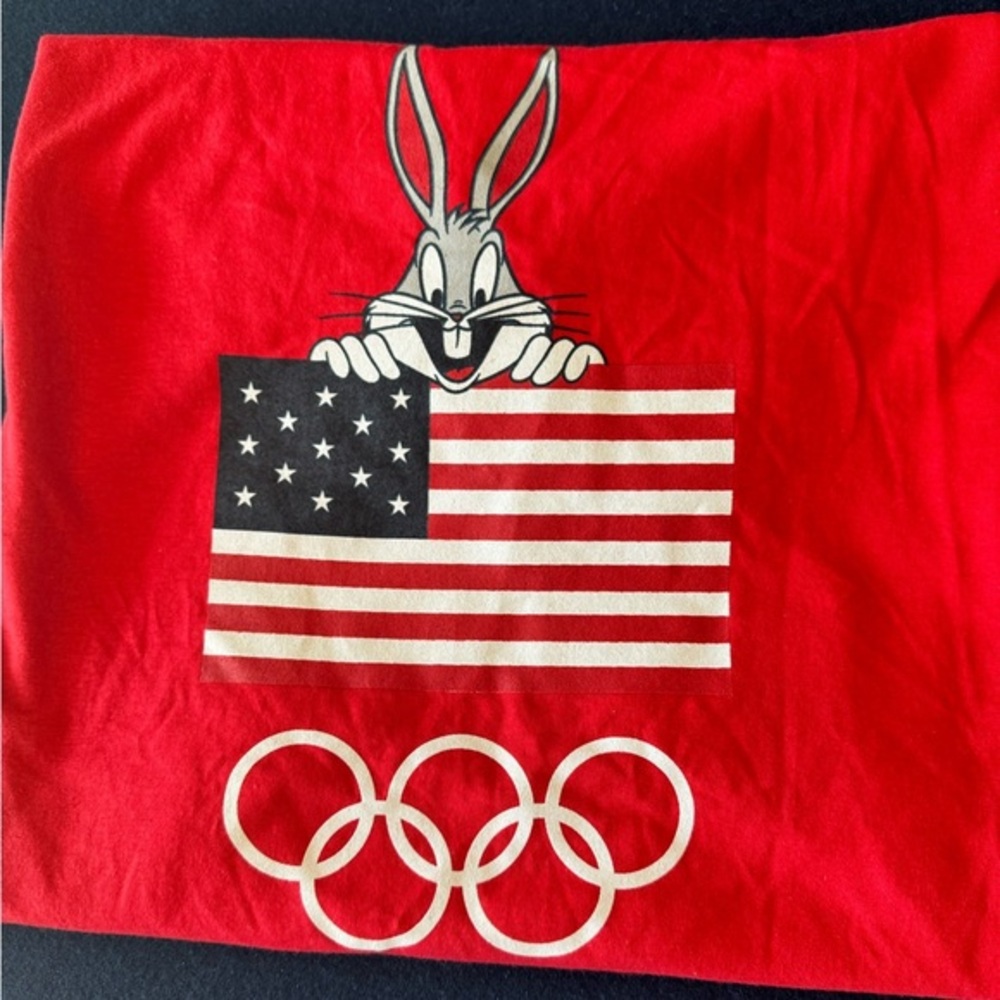 LOONEY TUNES team USA 🇺🇸 show your spirit with this FUN tee!See pic 4 details